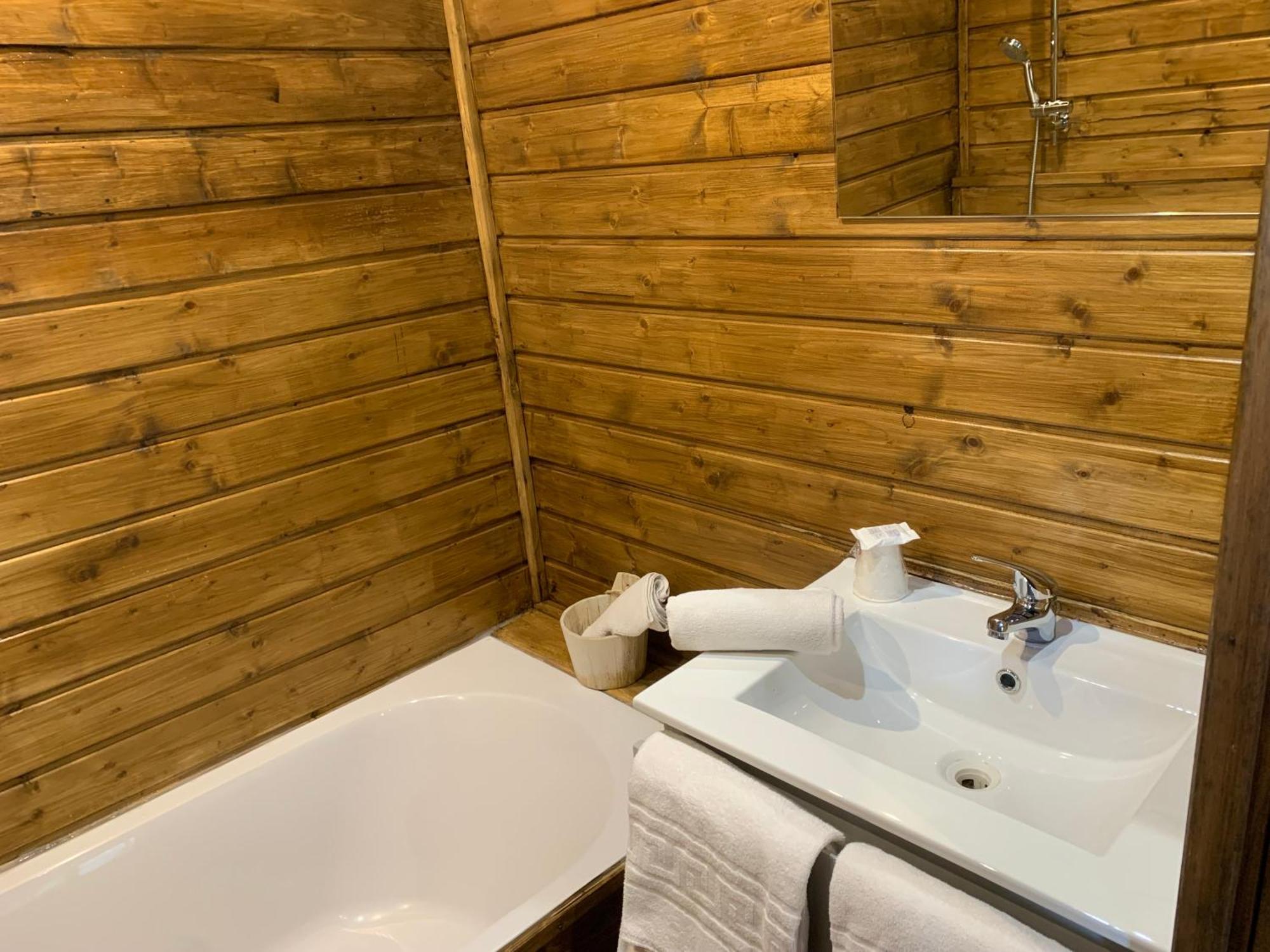 Gites Les Chalets Vezzani Spa Екстер'єр фото